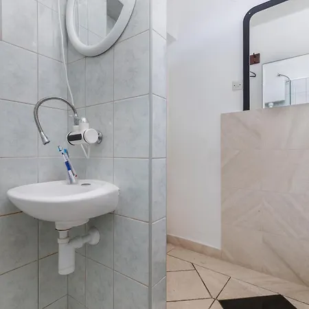 Appartamento Family-friendly With Swimming Pool Brela, Makarska - 22910