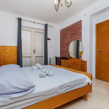 Family-friendly With Swimming Pool Brela, Makarska - 22910 *