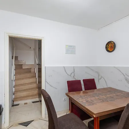 Family-friendly With Swimming Pool Brela, Makarska - 22910 Appartamento