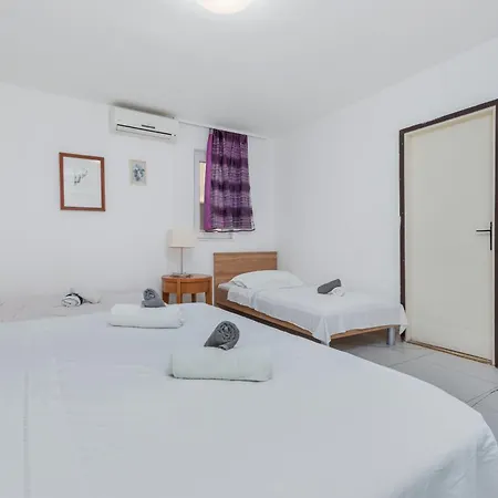 Family-friendly With Swimming Pool Brela, Makarska - 22910