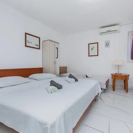 Family-friendly With Swimming Pool Brela, Makarska - 22910 *