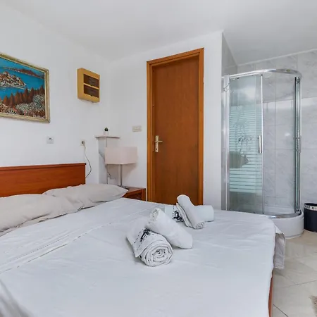 Family-friendly With Swimming Pool Brela, Makarska - 22910 Appartamento