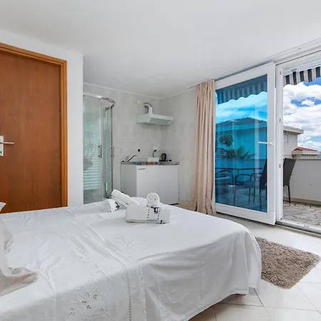 Appartamento Family-friendly With Swimming Pool Brela, Makarska - 22910 Brela