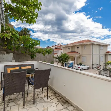 Family-friendly With Swimming Pool Brela, Makarska - 22910 Appartement *